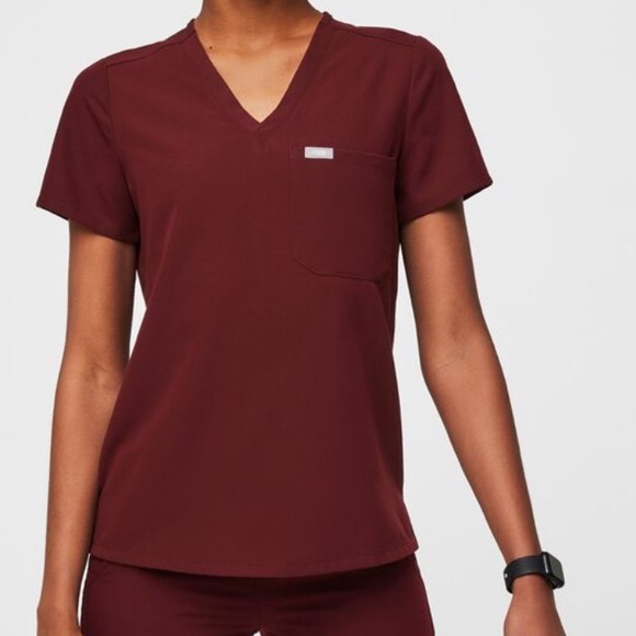 Figs Tops - Figs Technical Collection Catarina Scrub Top Short Sleeve V Neck M Burgundy